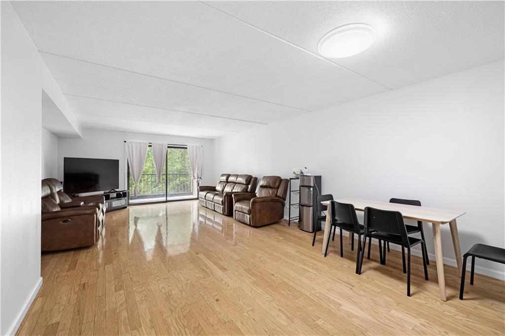 650 East Greenwich Avenue Unit 6-204 Property Photo 4