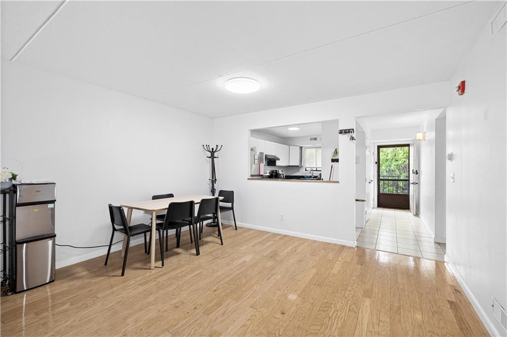 650 East Greenwich Avenue Unit 6-204 Property Photo 6