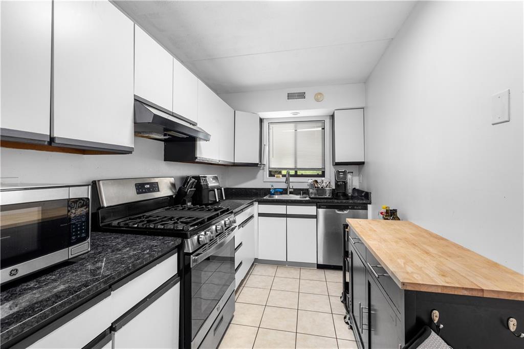 650 East Greenwich Avenue Unit 6-204 Property Photo 8