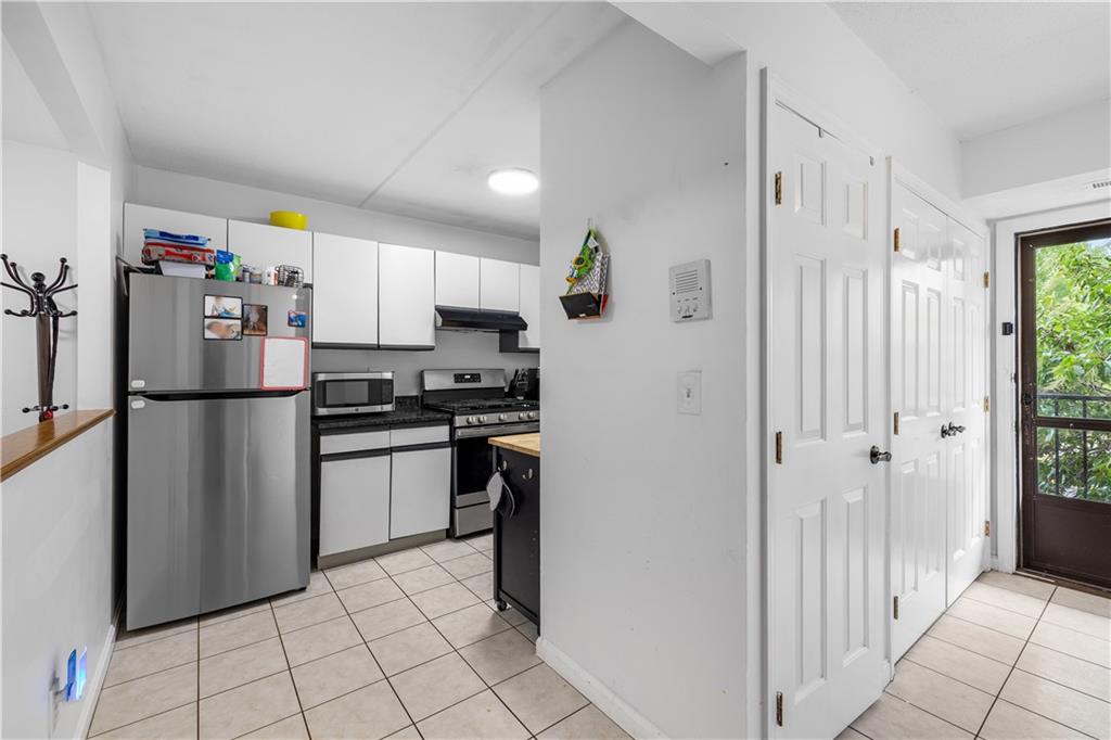 650 East Greenwich Avenue Unit 6-204 Property Photo 9