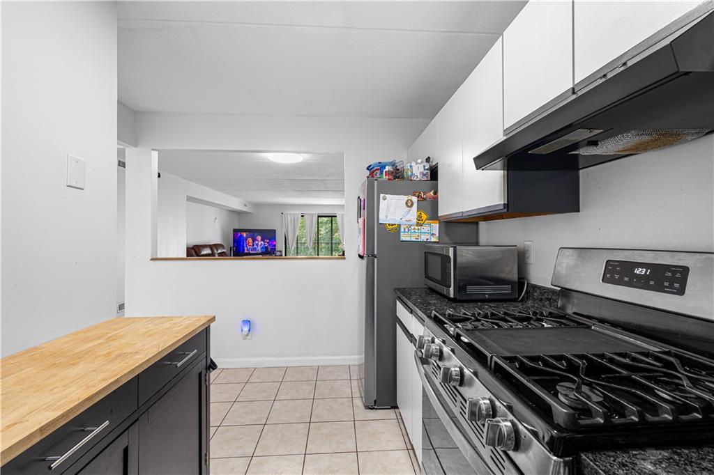 650 East Greenwich Avenue Unit 6-204 Property Photo 10