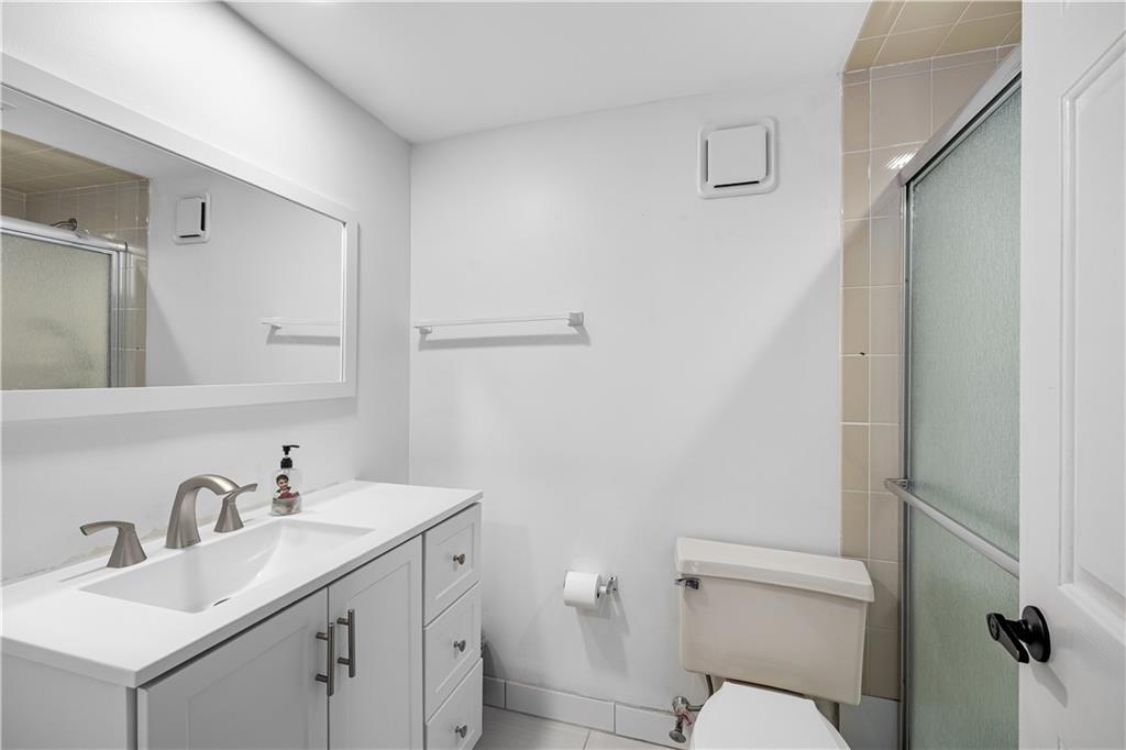 650 East Greenwich Avenue Unit 6-204 Property Photo 15