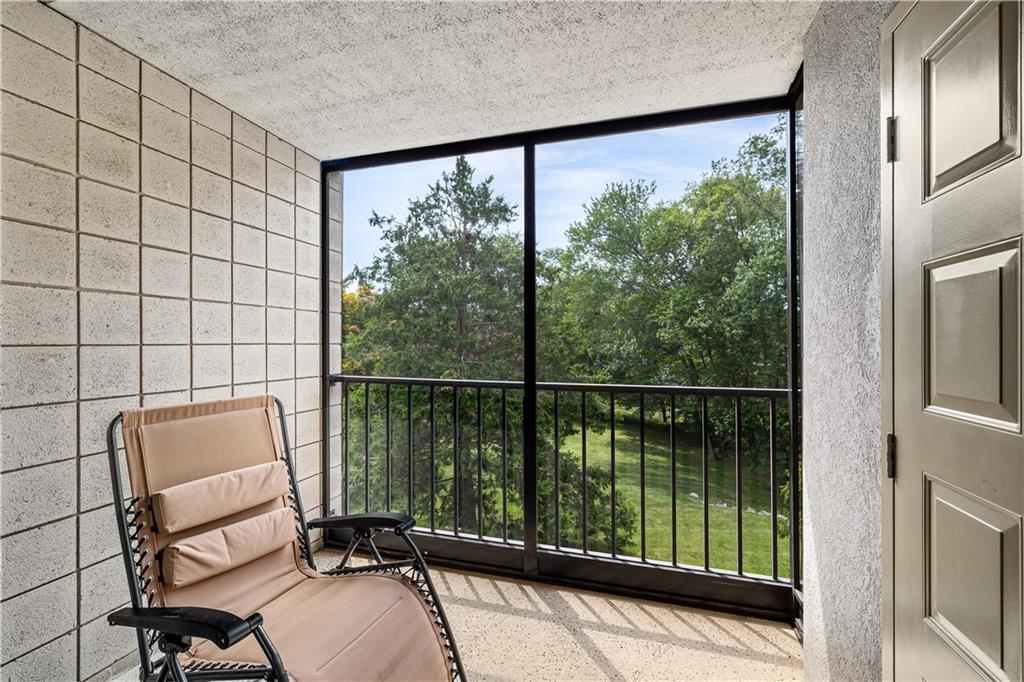 650 East Greenwich Avenue Unit 6-204 Property Photo 17