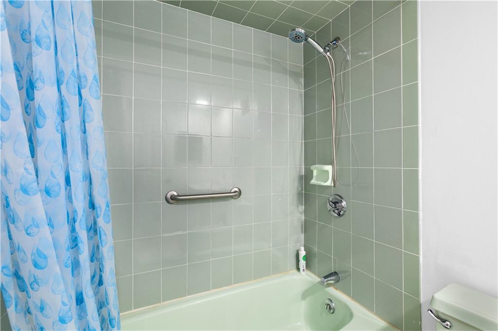 650 East Greenwich Avenue Unit 6-204 Property Photo 21