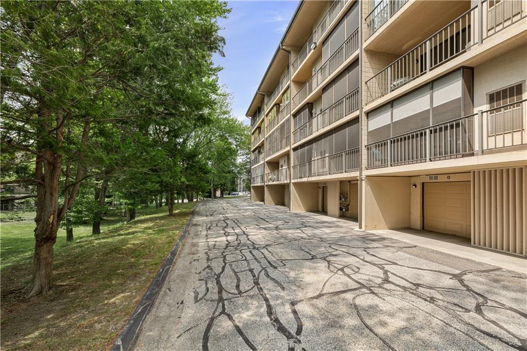 650 East Greenwich Avenue Unit 6-204 Property Photo 36