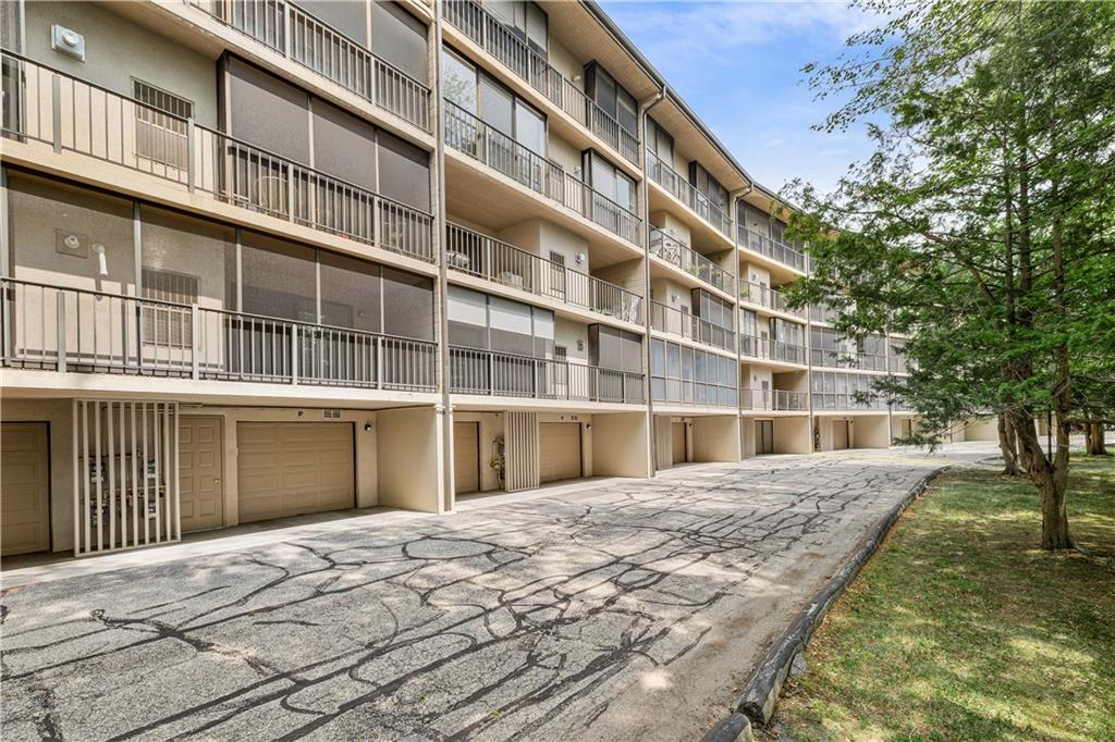 650 East Greenwich Avenue Unit 6-204 Property Photo 37