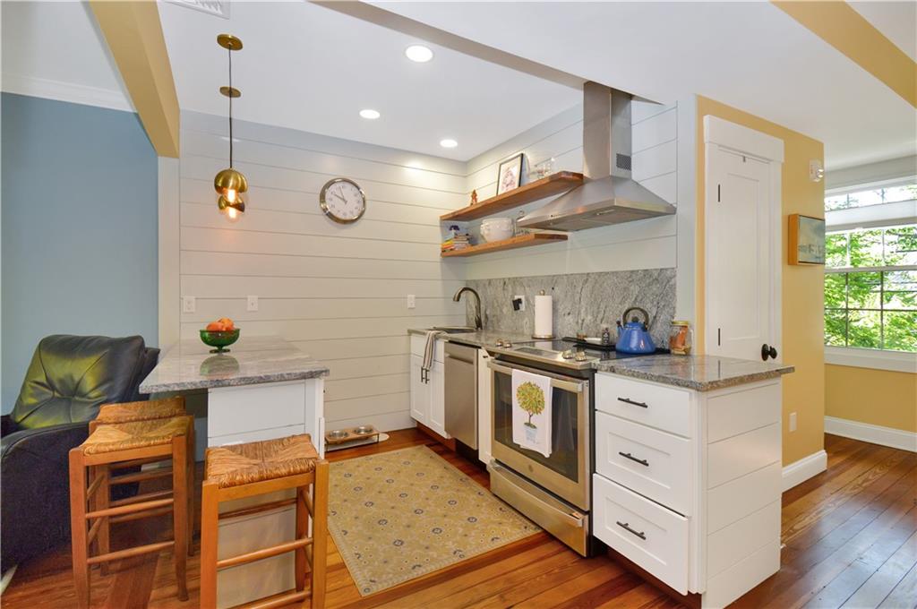 7 Bay View Avenue Unit B Property Photo 2