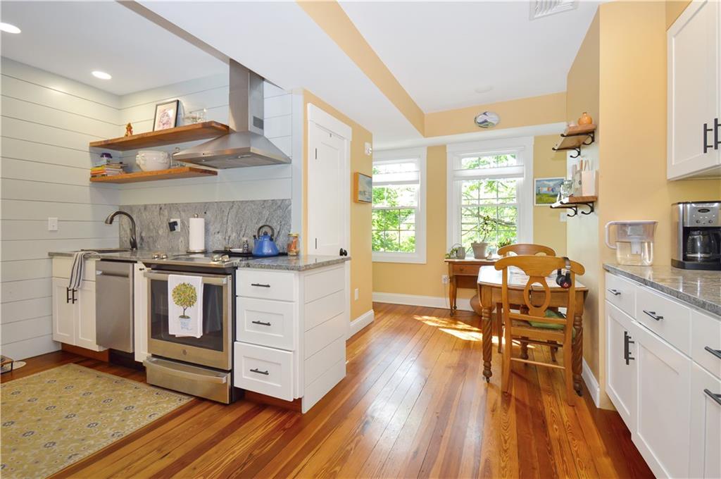 7 Bay View Avenue Unit B Property Photo 8