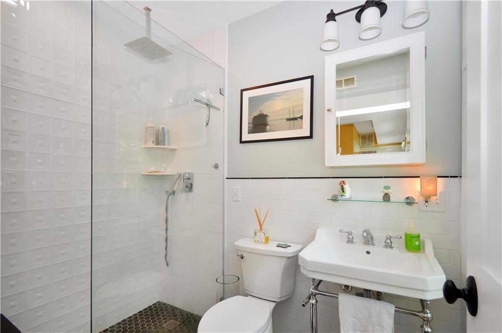 7 Bay View Avenue Unit B Property Photo 10