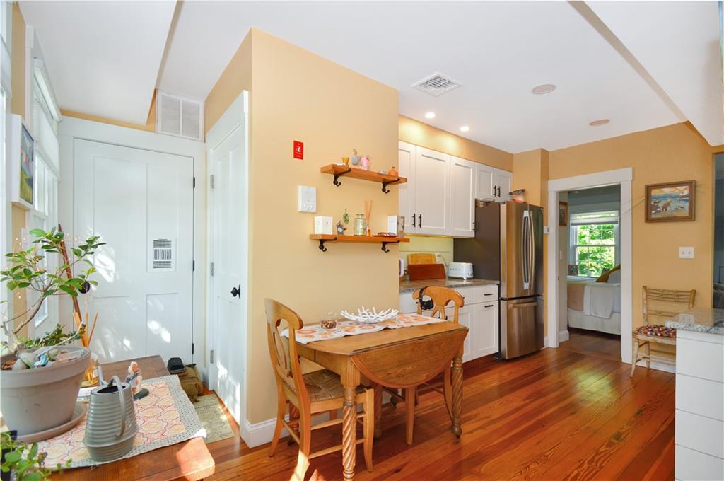 7 Bay View Avenue Unit B Property Photo 14