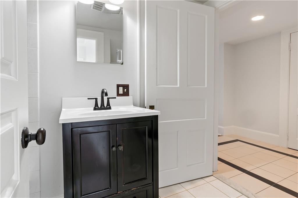 217 Hope Street Unit 3 Property Photo 18