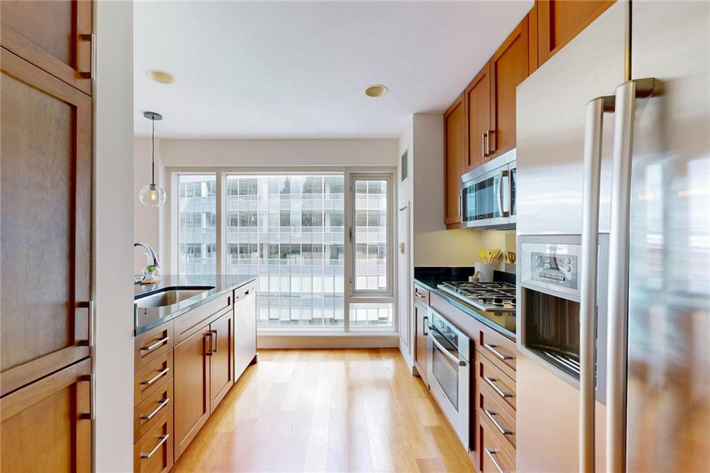100 Exchange Street Unit 1006 Property Photo 14