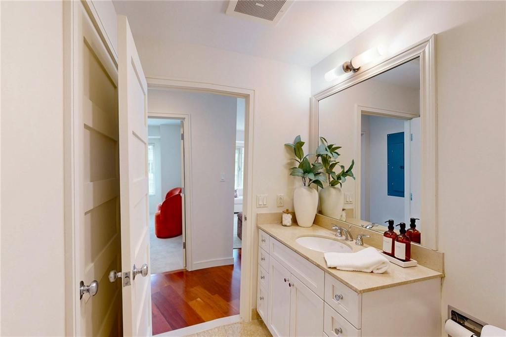 100 Exchange Street Unit 1006 Property Photo 25