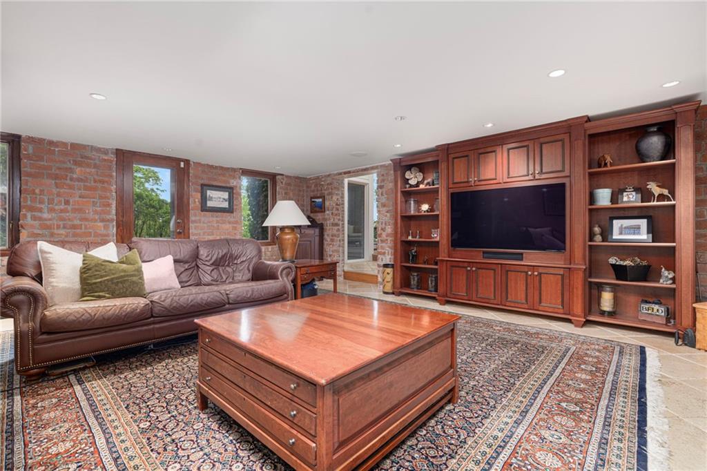 10 Nayatt Road Property Photo 16