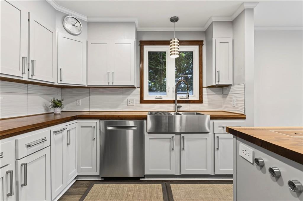 336 Williams Street Property Photo 12