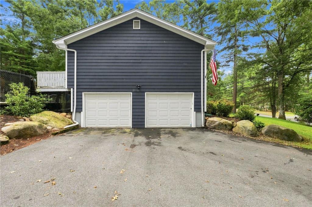 119 Wood Cove Drive Property Photo 4
