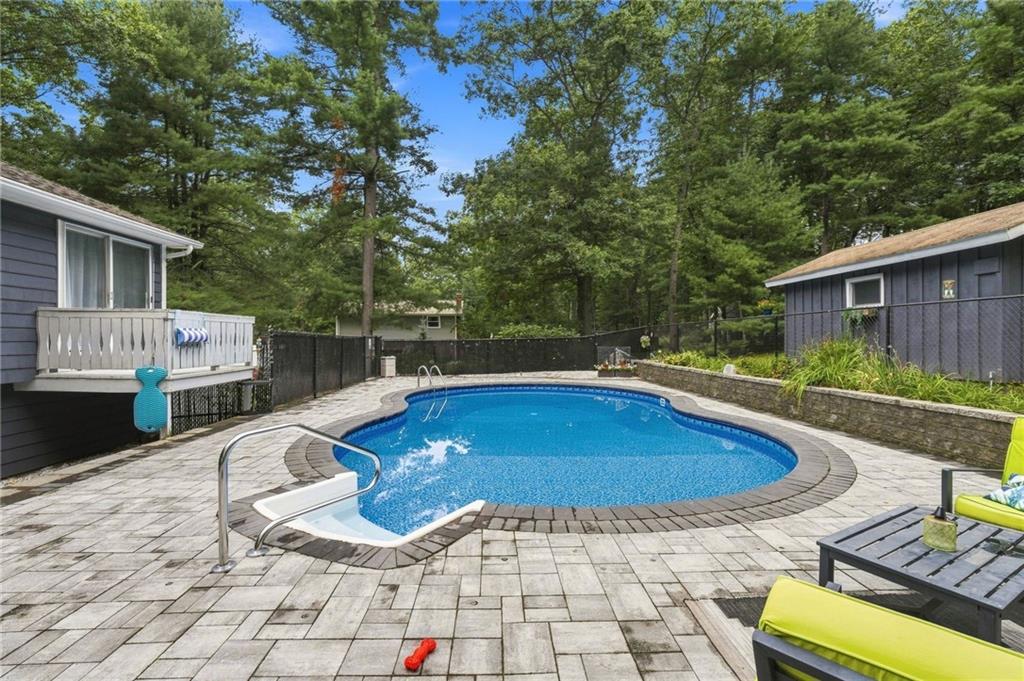119 Wood Cove Drive Property Photo 6