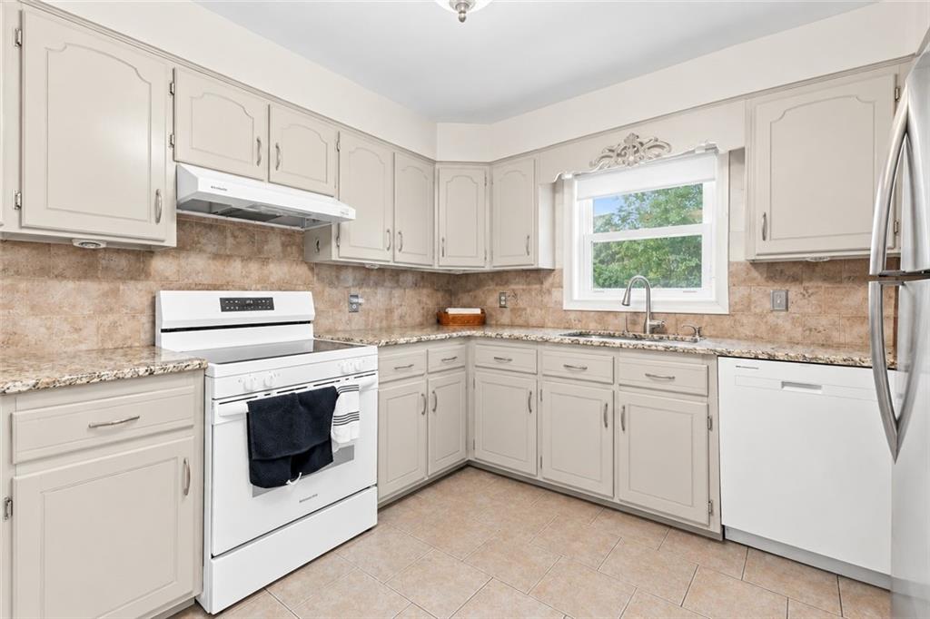 41 Fisher Street Property Photo 8