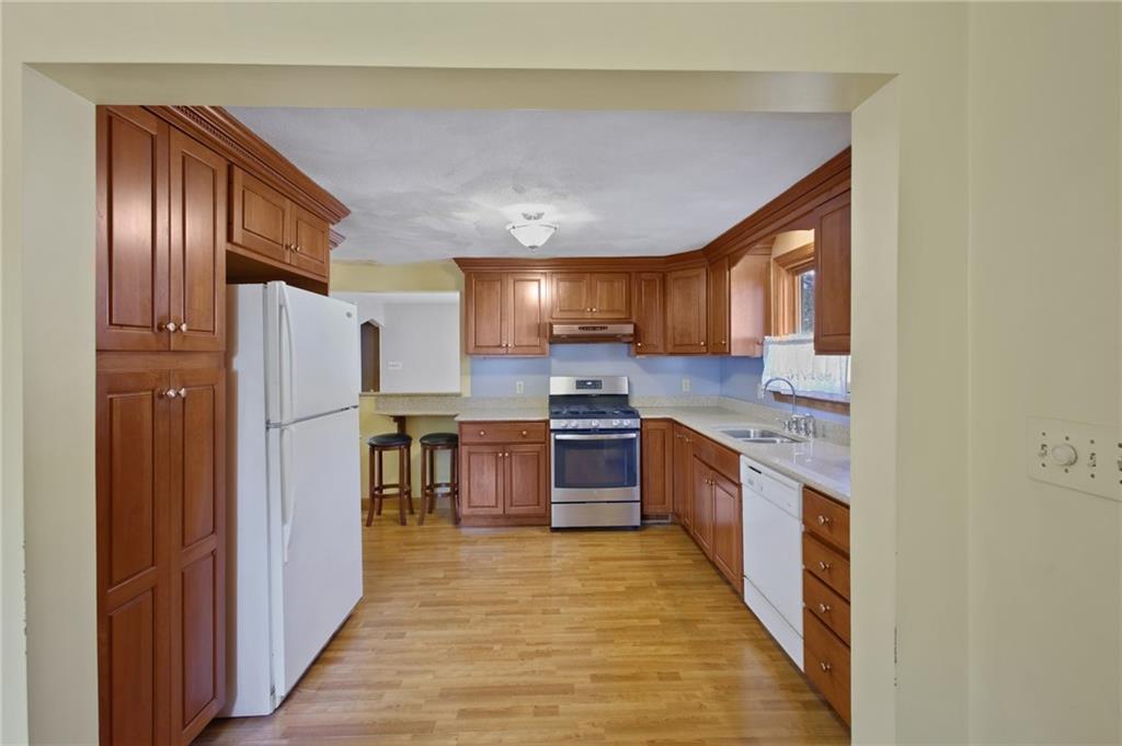 243 Rice Street Property Photo 3
