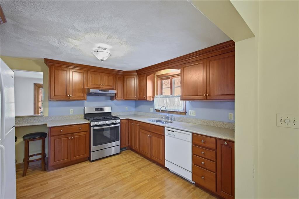 243 Rice Street Property Photo 4
