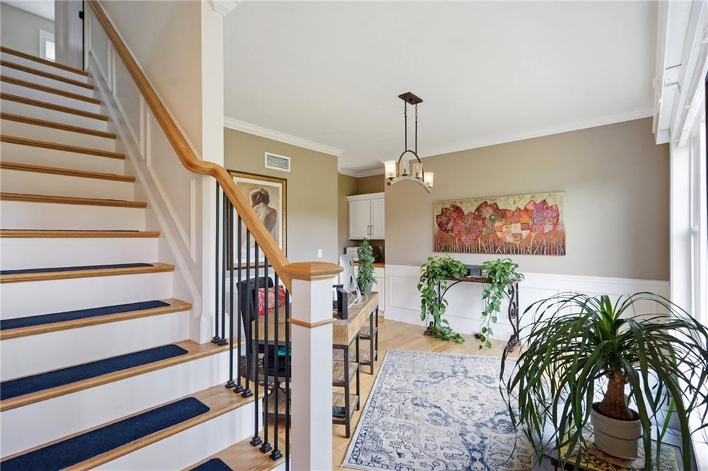 277 Yew Street Property Photo 4