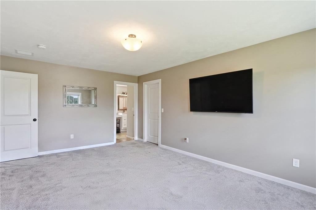 277 Yew Street Property Photo 16