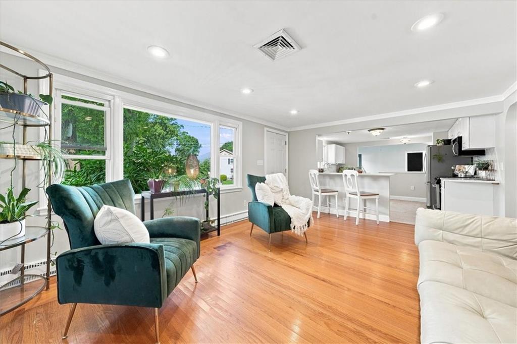 14 Woodhill Drive Property Photo 3