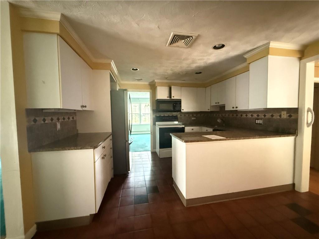 243 Deerfield Road Property Photo 9