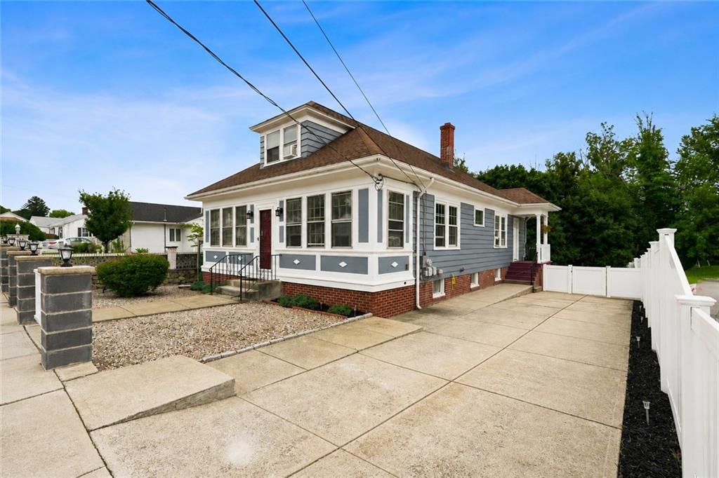 215 Simmonsville Avenue Property Photo 2