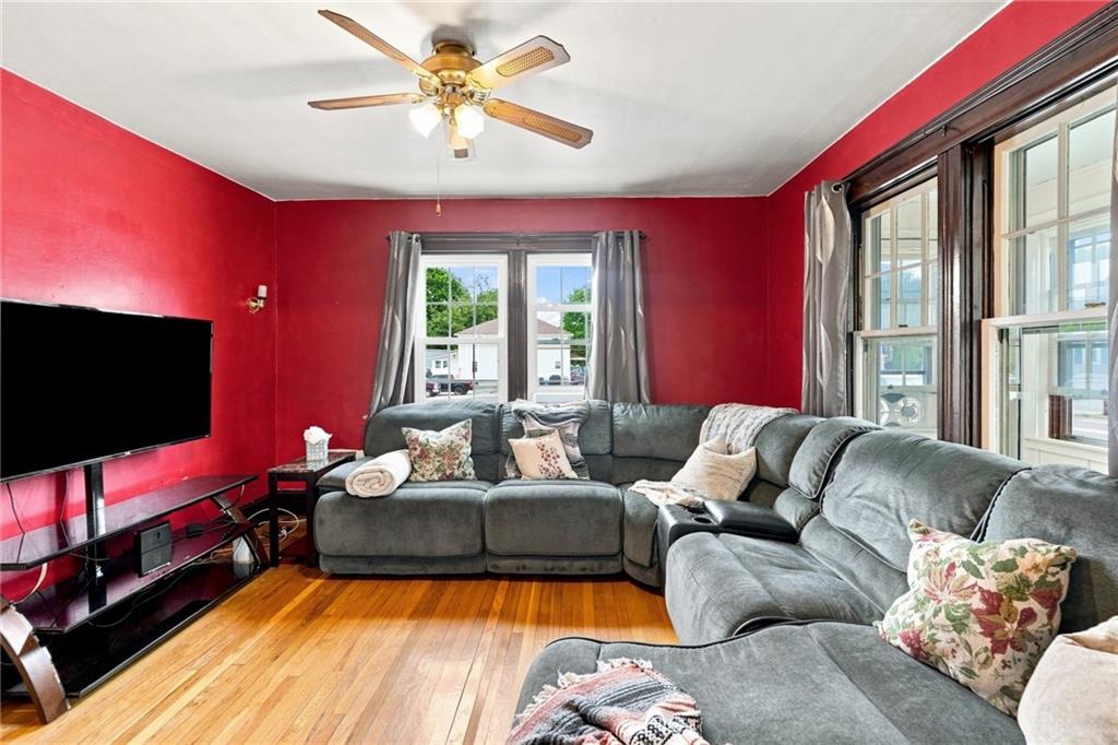 215 Simmonsville Avenue Property Photo 15