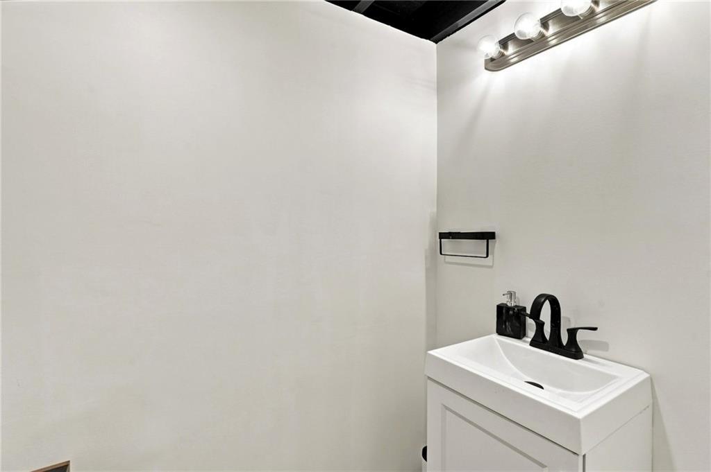 215 Simmonsville Avenue Property Photo 38
