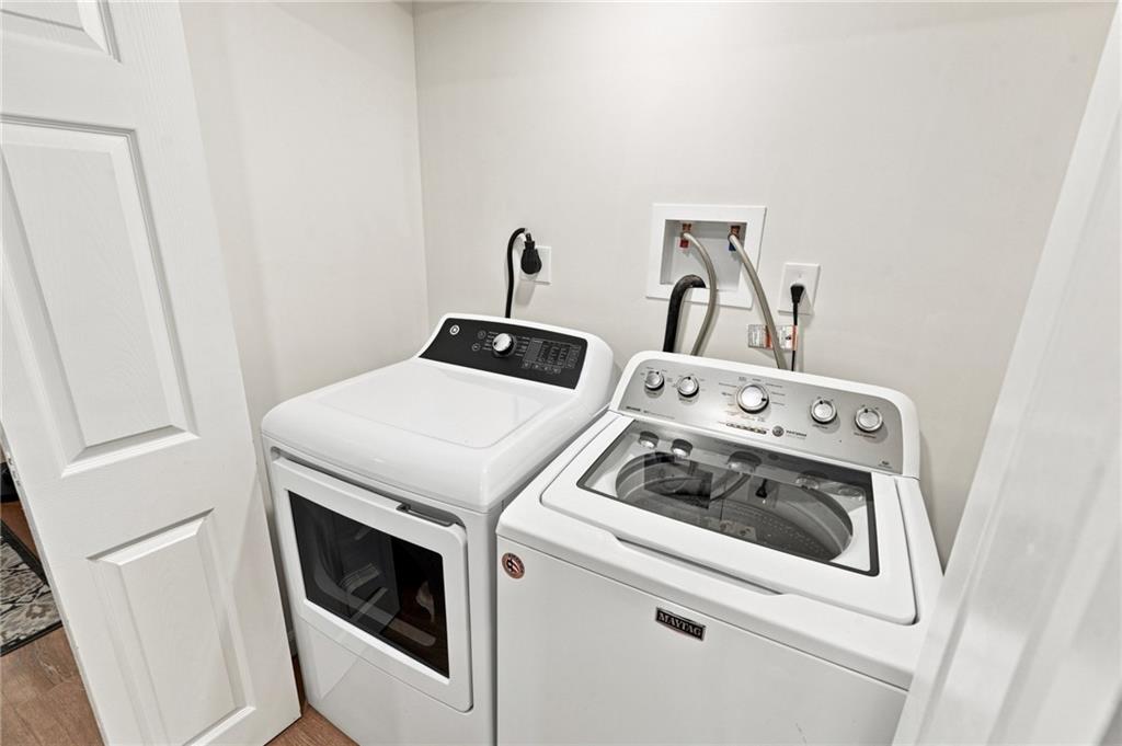 215 Simmonsville Avenue Property Photo 39