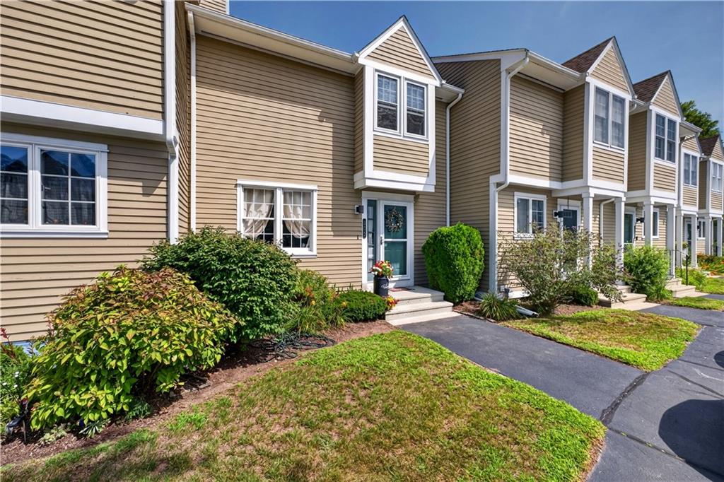 735 Willett Avenue UNIT 305 Property Photo 1