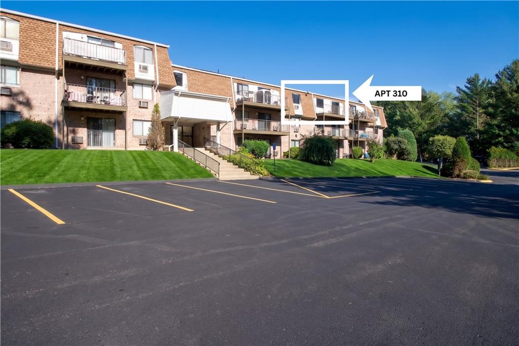 752 Quaker Lane Unit A310 Property Photo 5