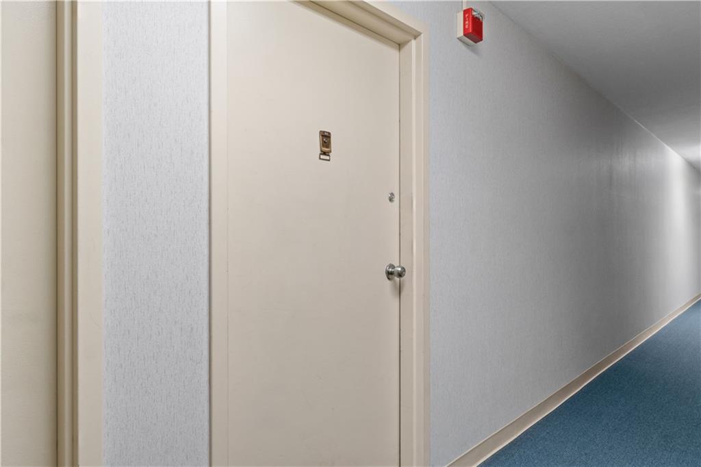 752 Quaker Lane Unit A310 Property Photo 6