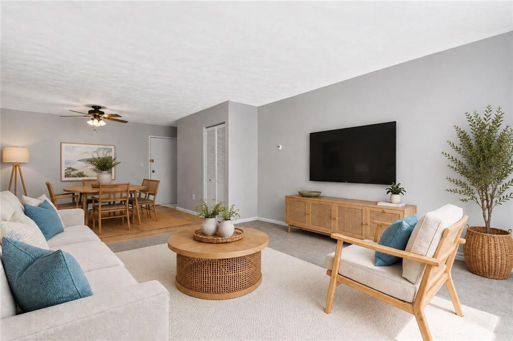 752 Quaker Lane Unit A310 Property Photo 8