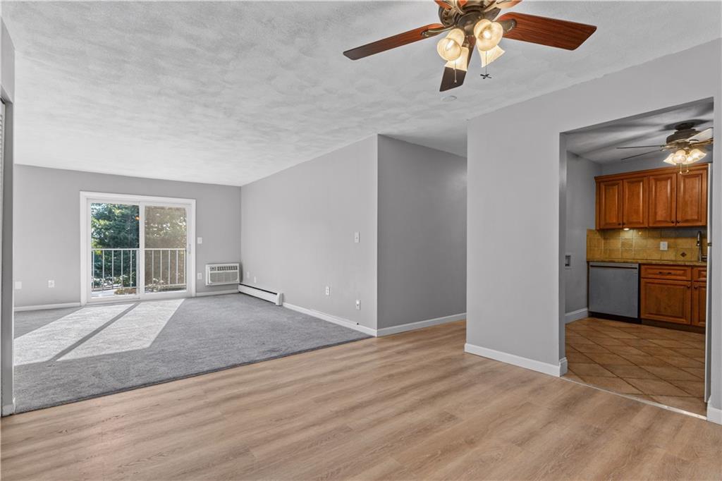 752 Quaker Lane Unit A310 Property Photo 14