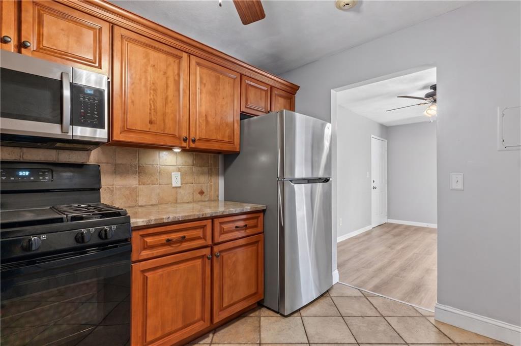 752 Quaker Lane Unit A310 Property Photo 17