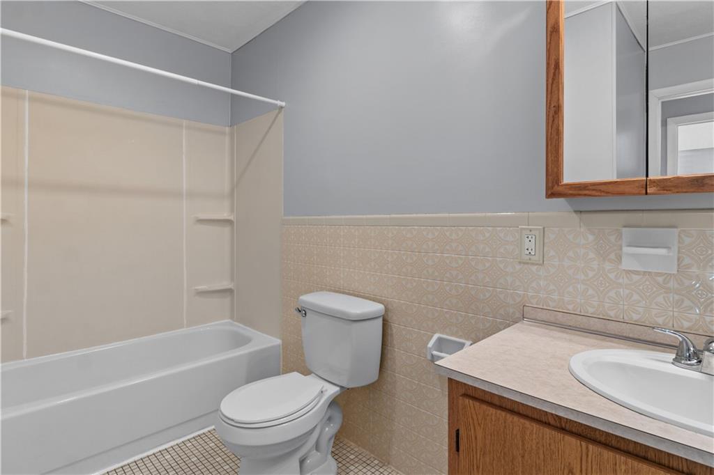 752 Quaker Lane Unit A310 Property Photo 25