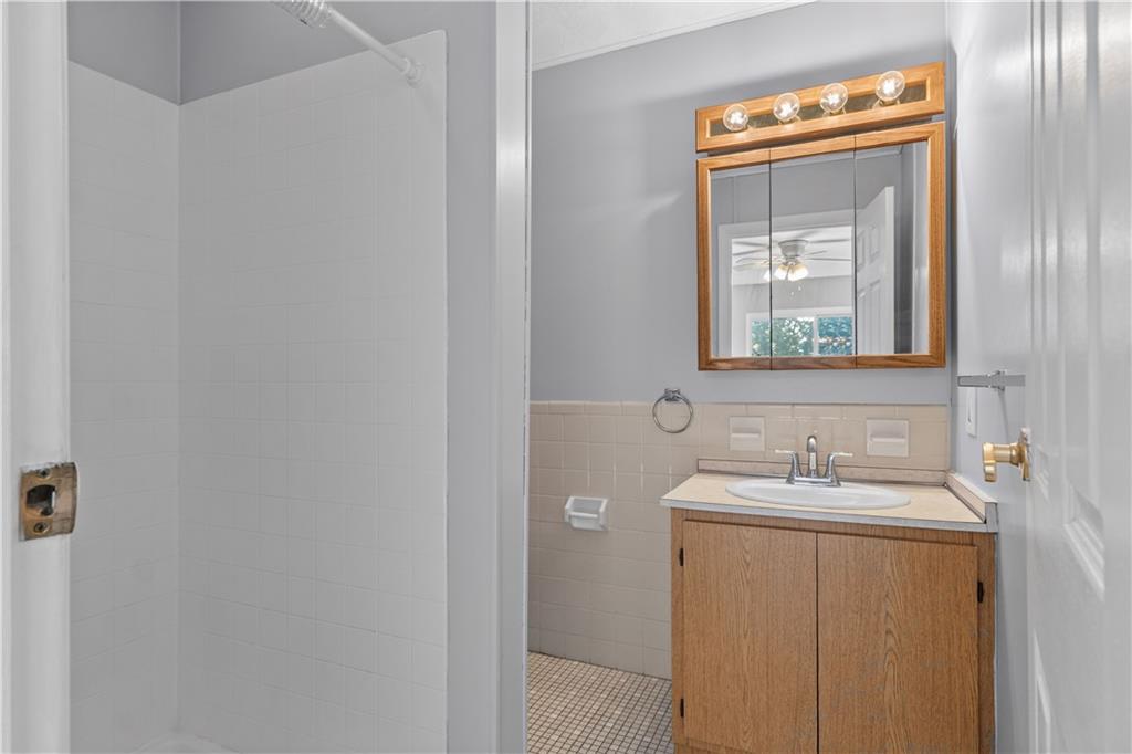 752 Quaker Lane Unit A310 Property Photo 30