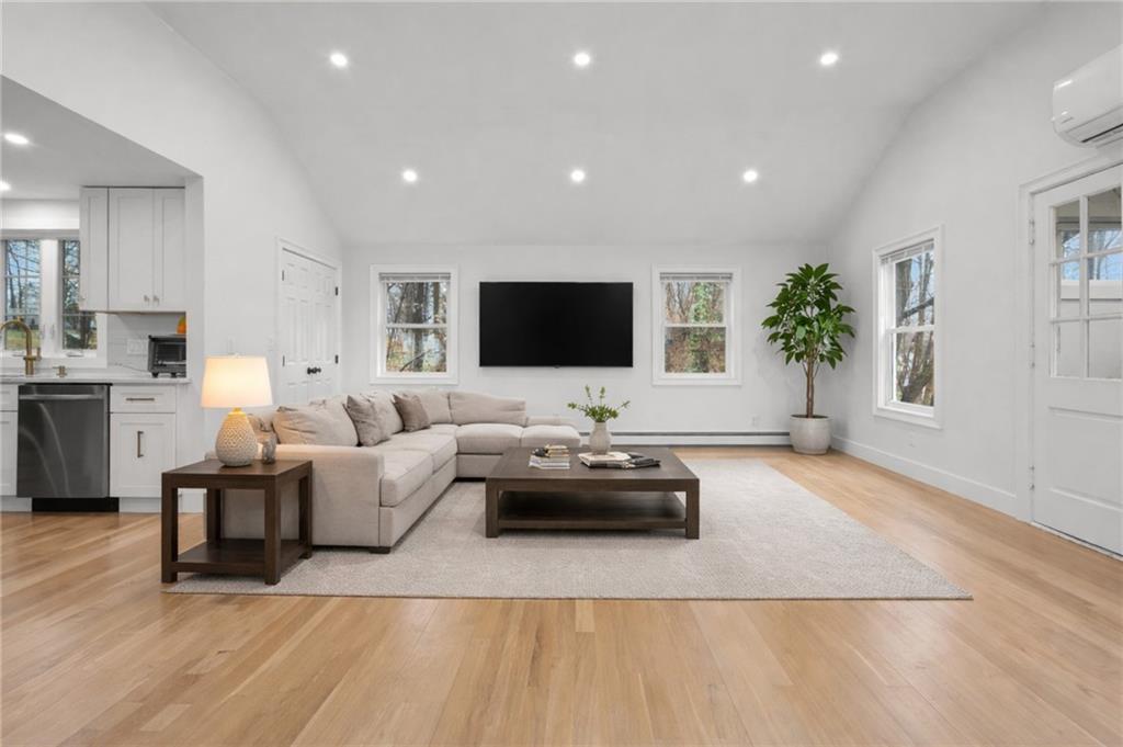 9 Country Parkway Property Photo 1