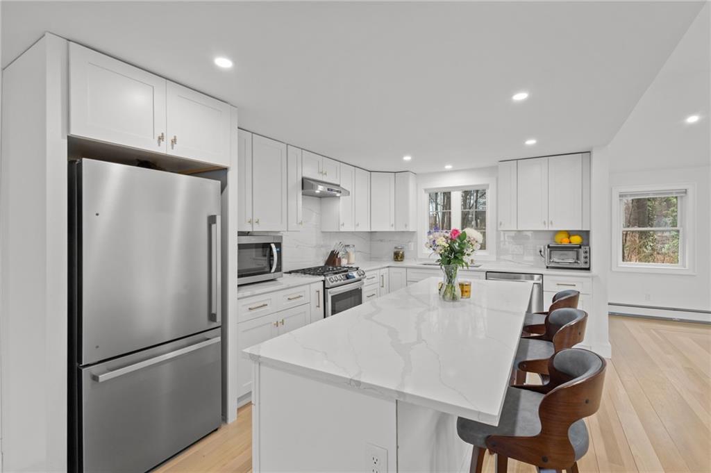 9 Country Parkway Property Photo 3