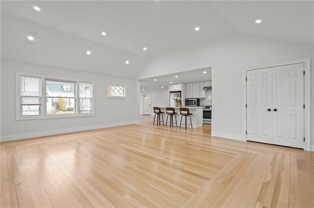 9 Country Parkway Property Photo 5