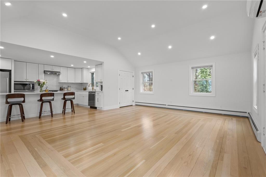 9 Country Parkway Property Photo 6