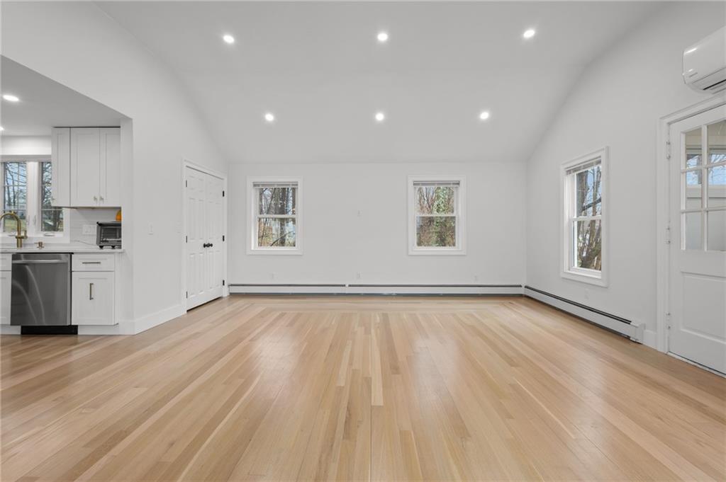 9 Country Parkway Property Photo 11