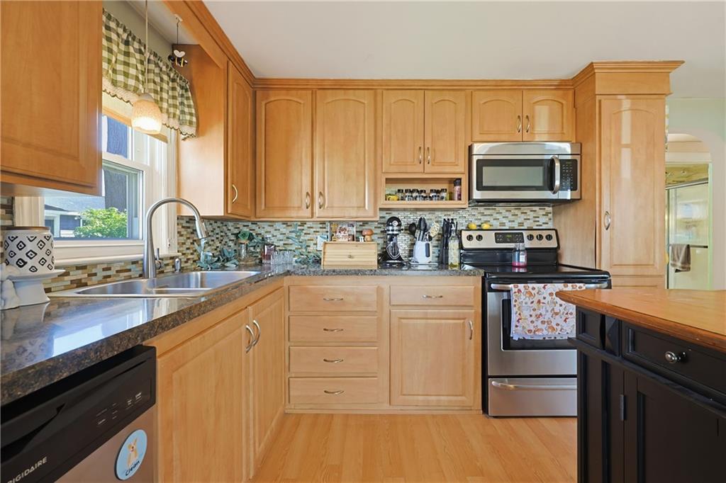 127 Fern Street Property Photo 8