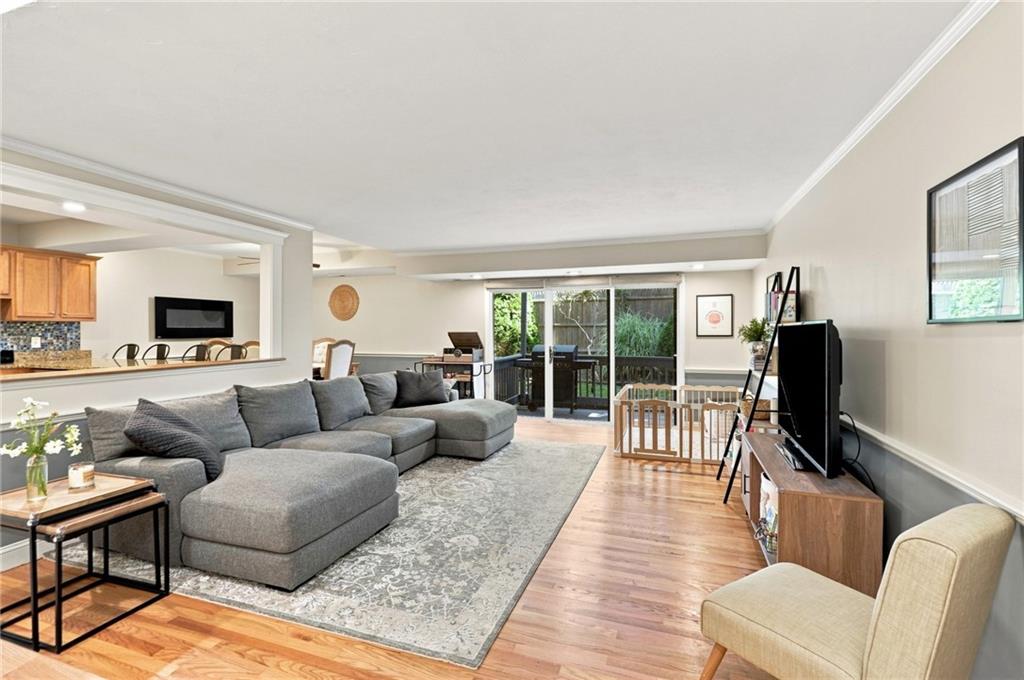 125 Van Zandt Avenue Unit 201 Property Photo 2