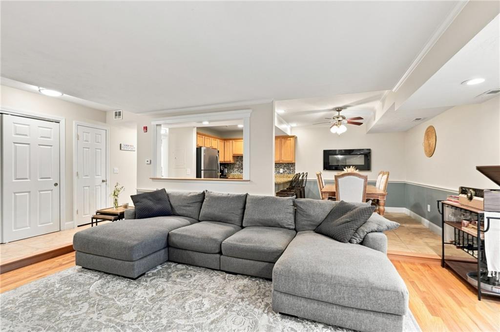125 Van Zandt Avenue Unit 201 Property Photo 4