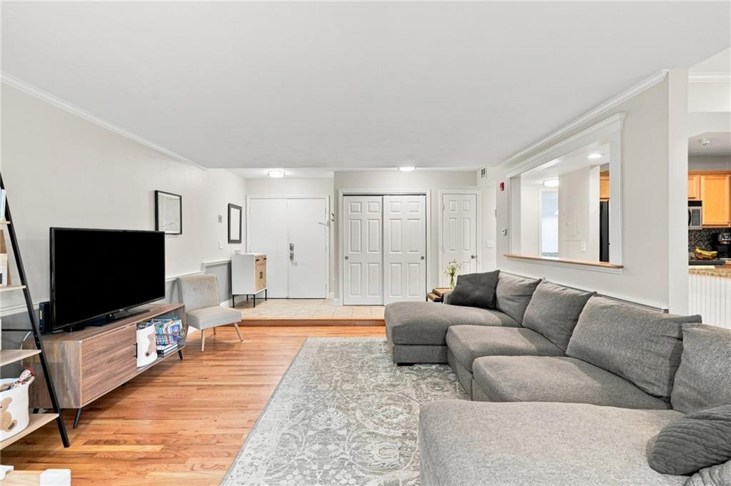 125 Van Zandt Avenue Unit 201 Property Photo 5