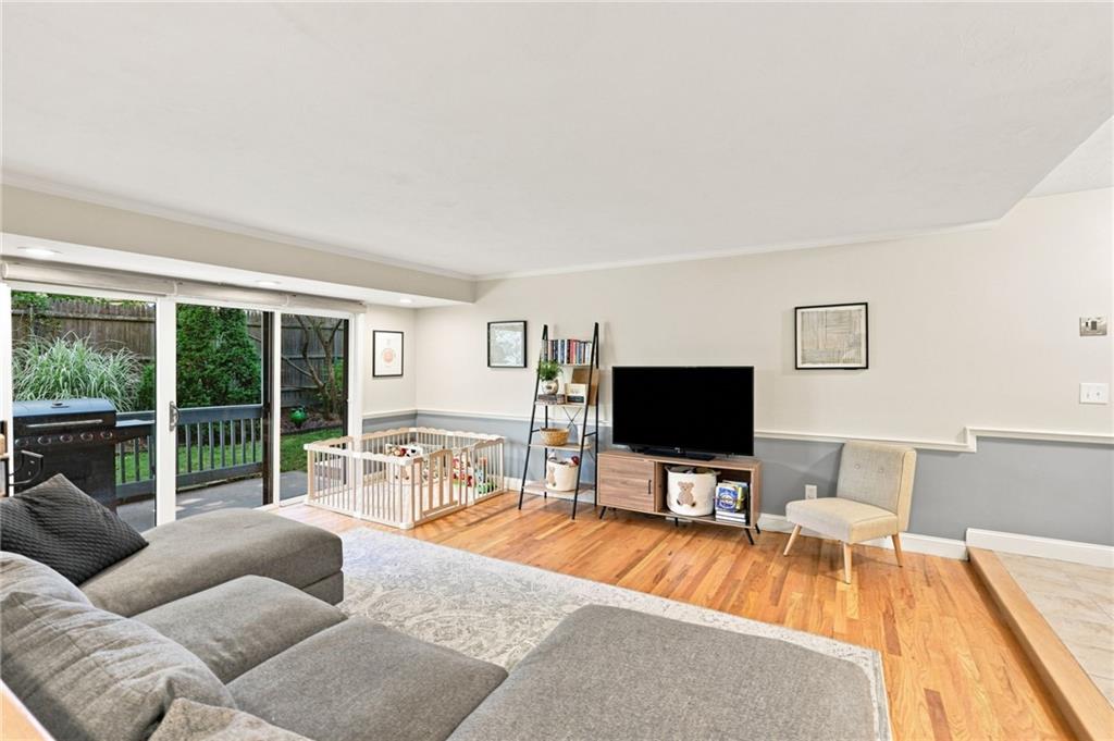 125 Van Zandt Avenue Unit 201 Property Photo 6